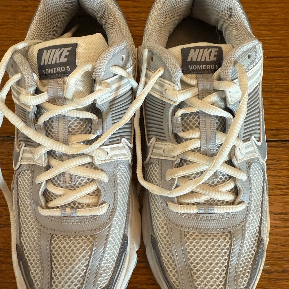 Nike Vomero 5 Kids Sneakers - Gray and White